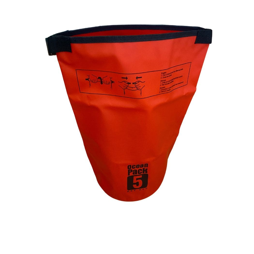 Ausgerollte Drybag in rot